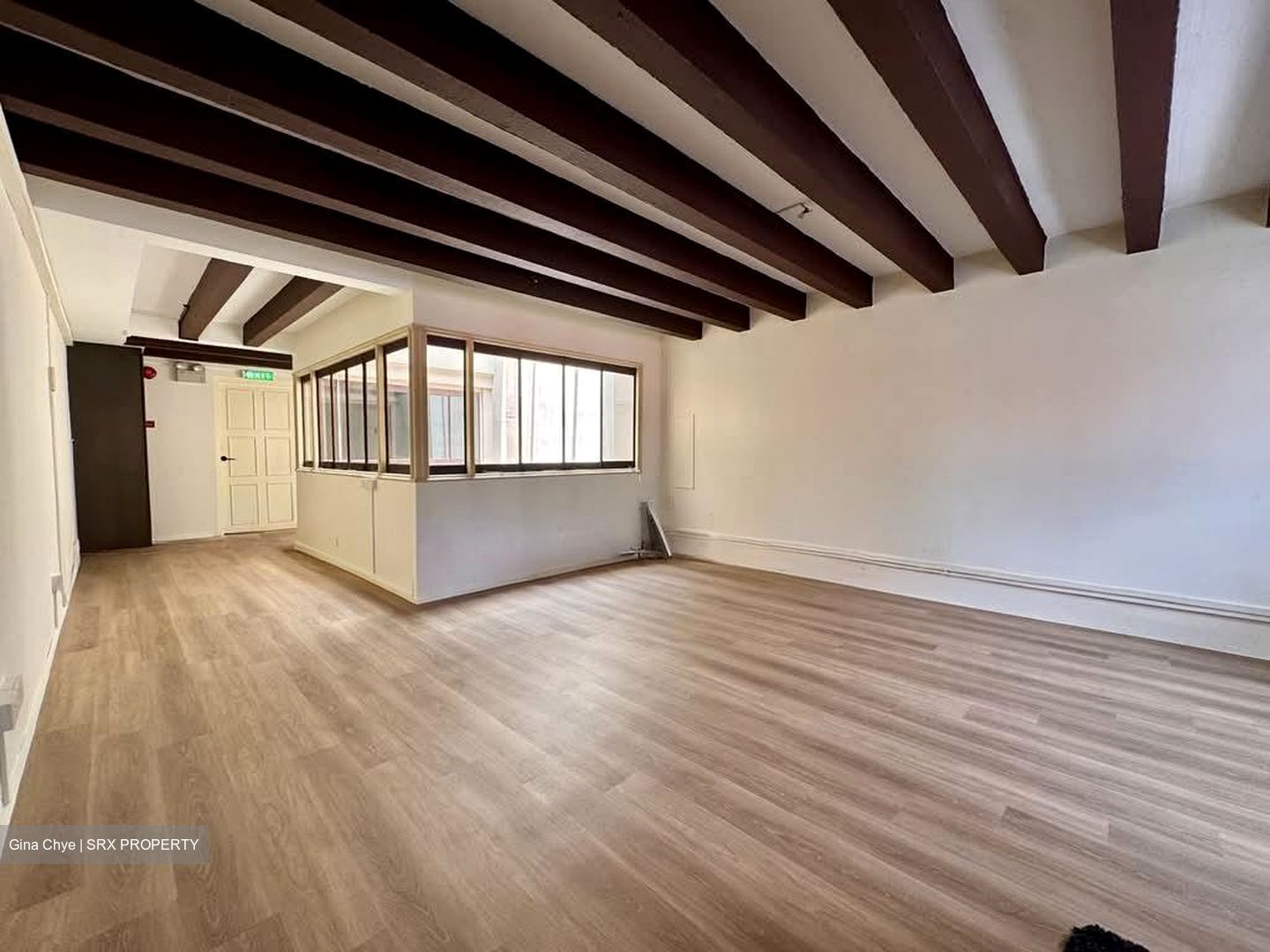 T-junction (D1), Office #566780121